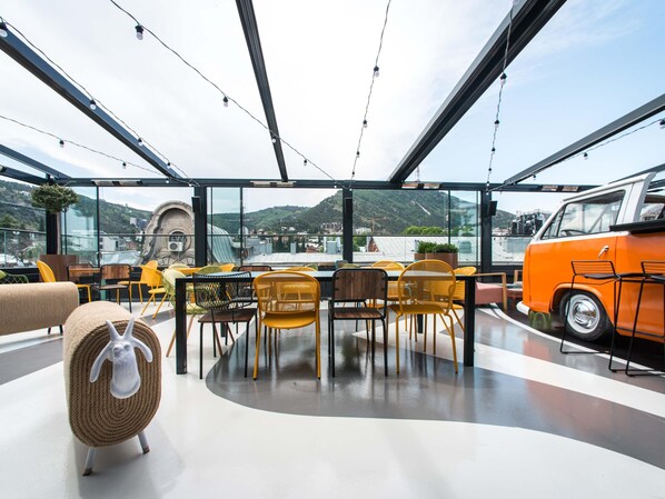 Bar auf der Dachterrasse