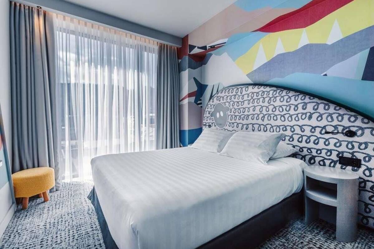 Premium Room, 1 Double Bed | Premium bedding, minibar, in-room safe, desk