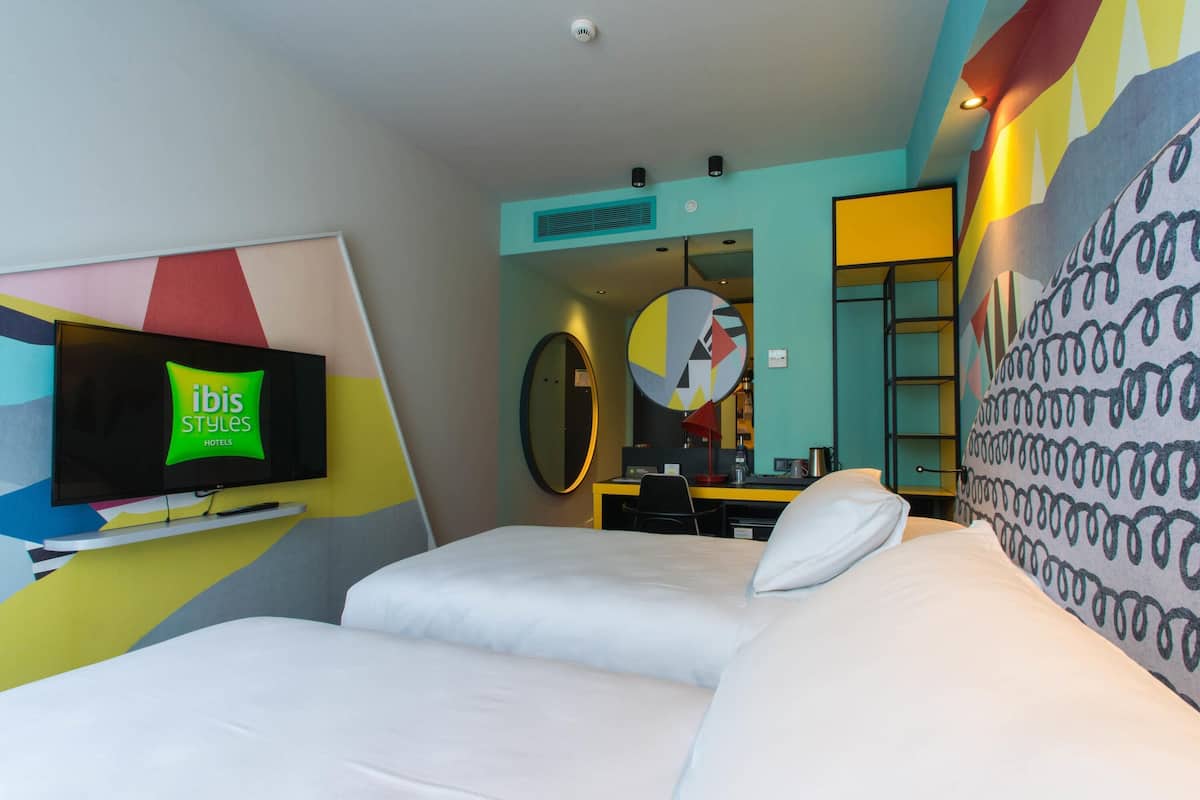 Standard Twin Room, 2 Twin Beds | 1 bedroom, premium bedding, minibar, in-room safe
