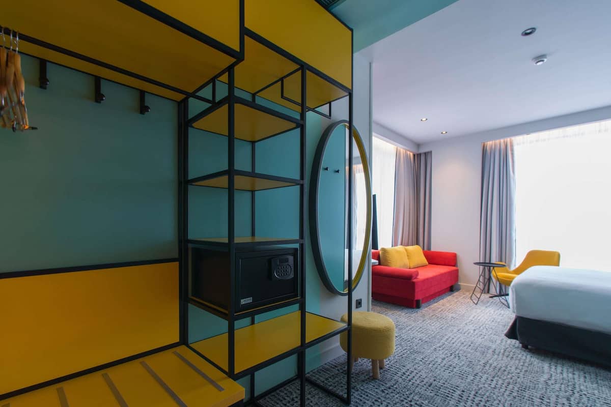 Premium bedding, minibar, in-room safe, desk