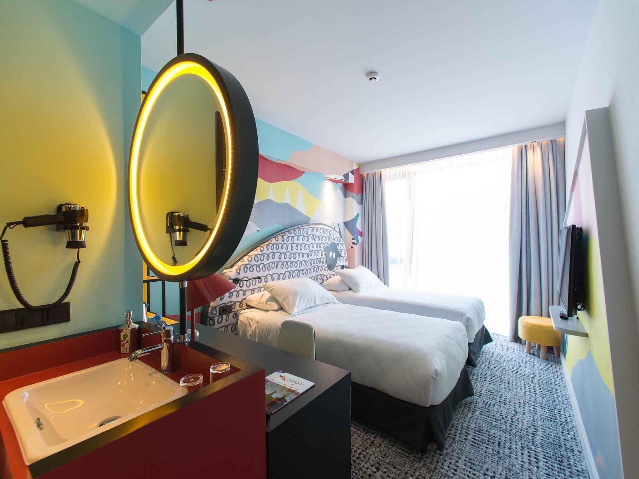 Ropa de cama de alta calidad y minibar 