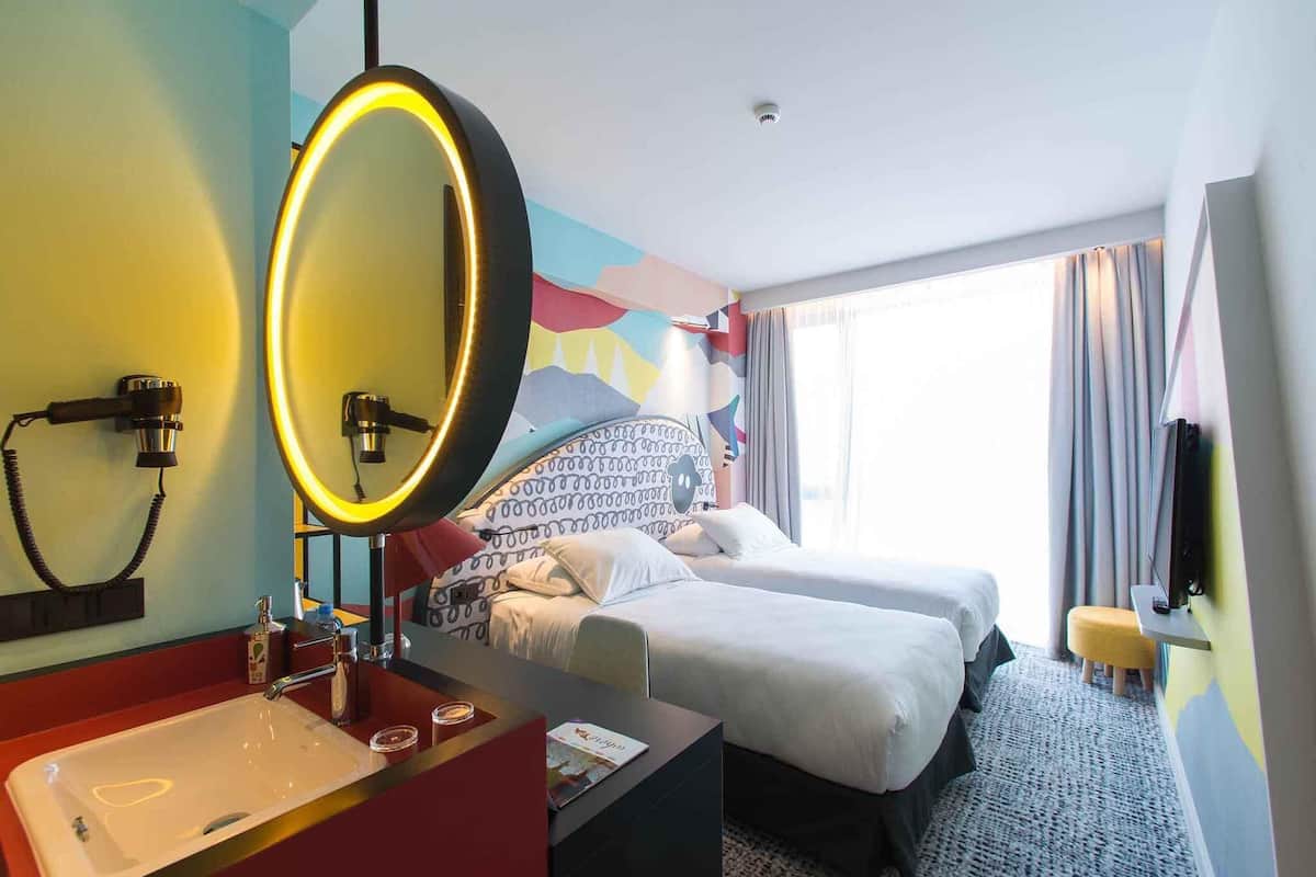 Chambre Standard avec lits jumeaux, 2 lits une place | Literie de qualité supérieure, minibar, coffres-forts dans les chambres