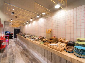 Desayuno buffet todos los días (con cargo) 