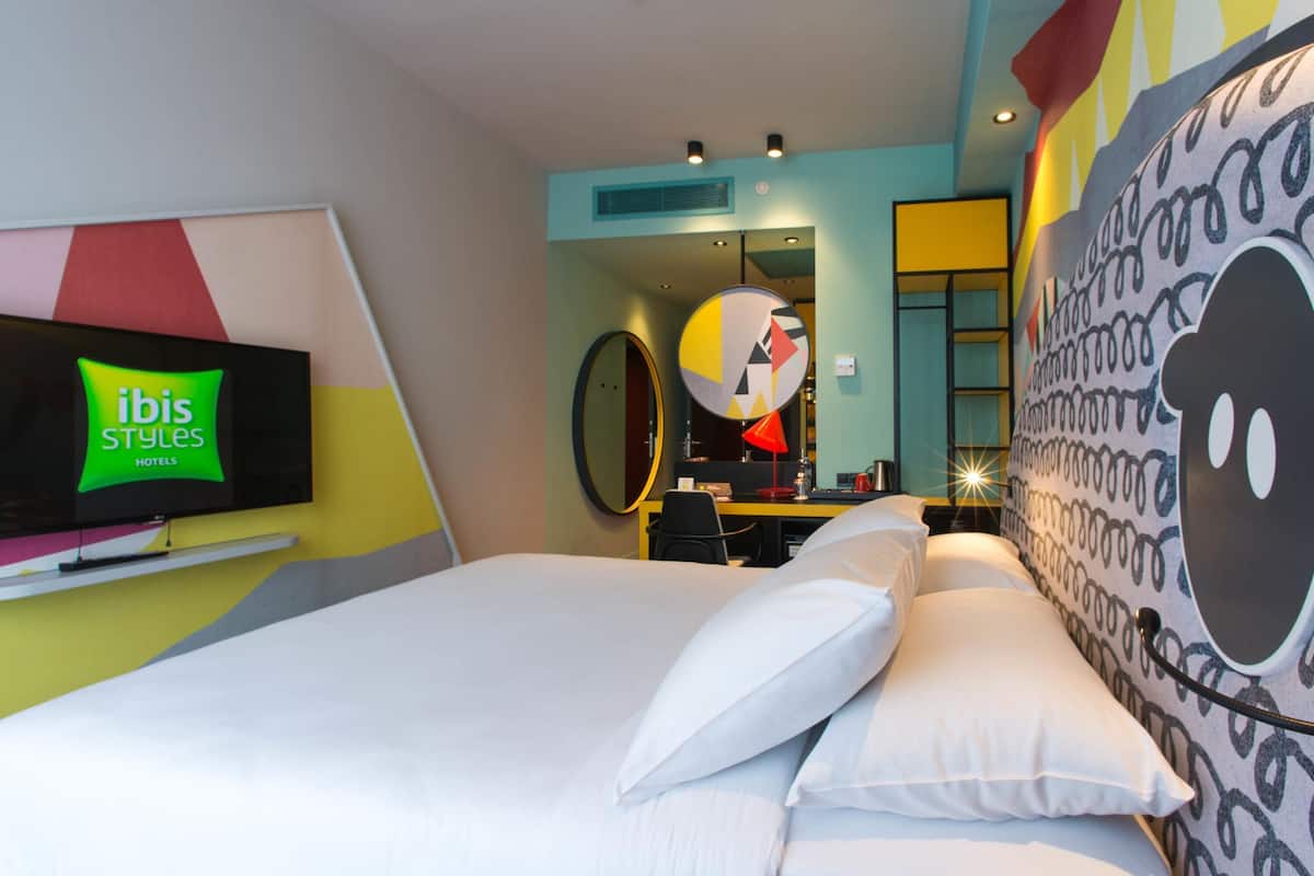 1 bedroom, premium bedding, minibar, in-room safe