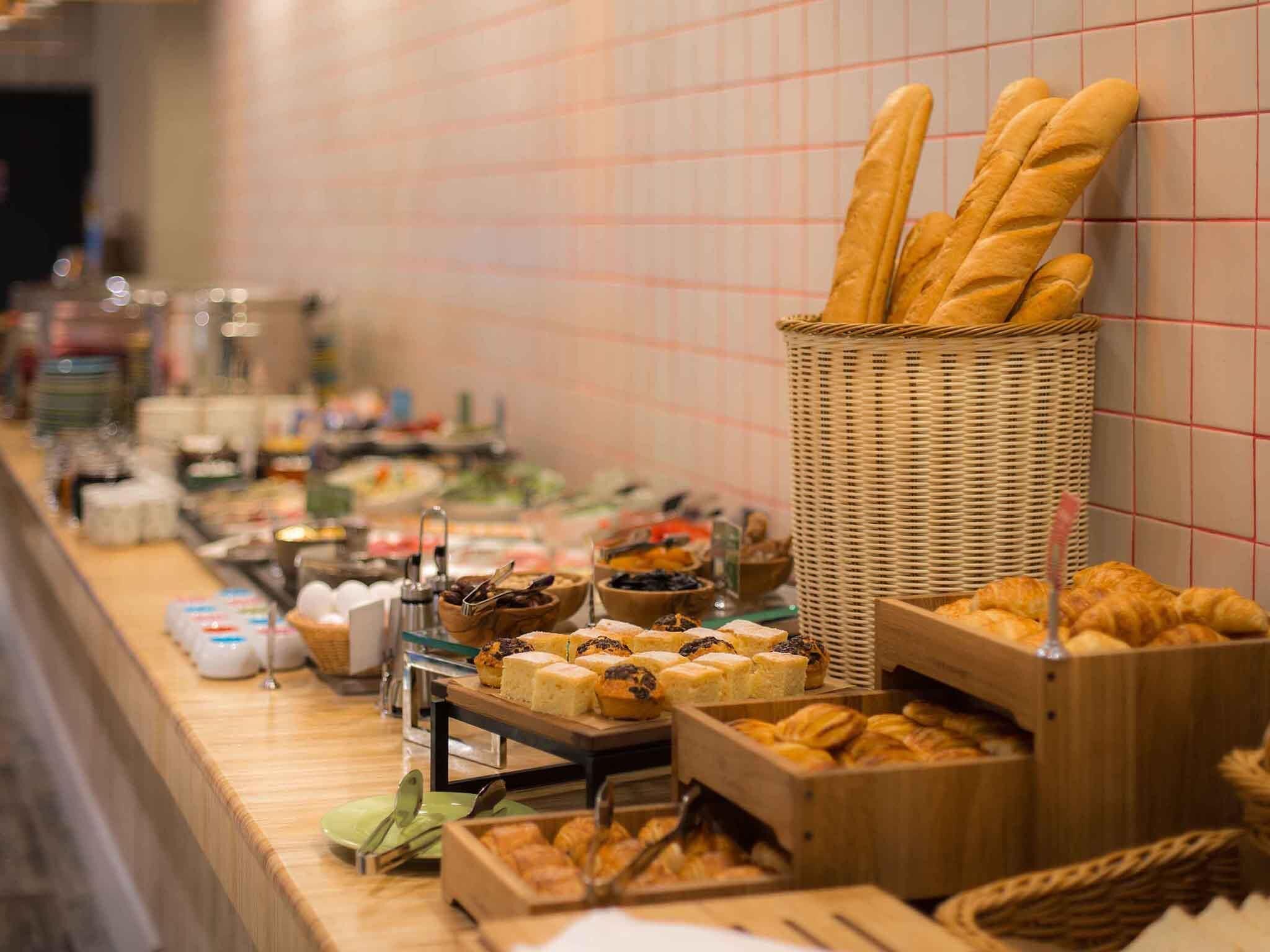 Daily buffet breakfast for a fee