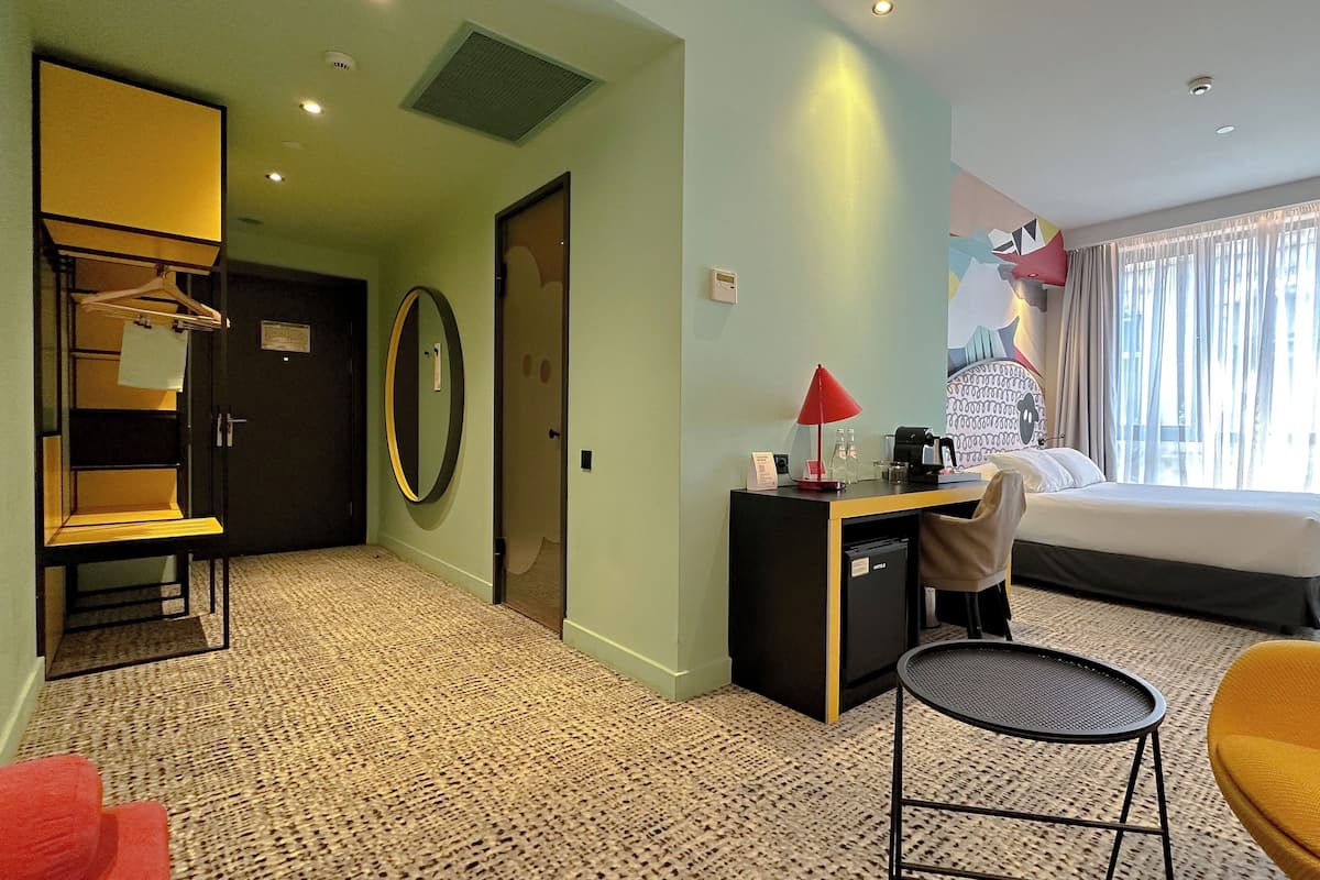 Suite, 1 lit double et 1 canapé-lit | 1 chambre, literie de qualité, minibar, coffre-fort