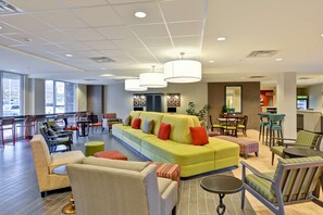 Lobby - Home2 Suites by Hilton Dickson City Scranton (Scranton)