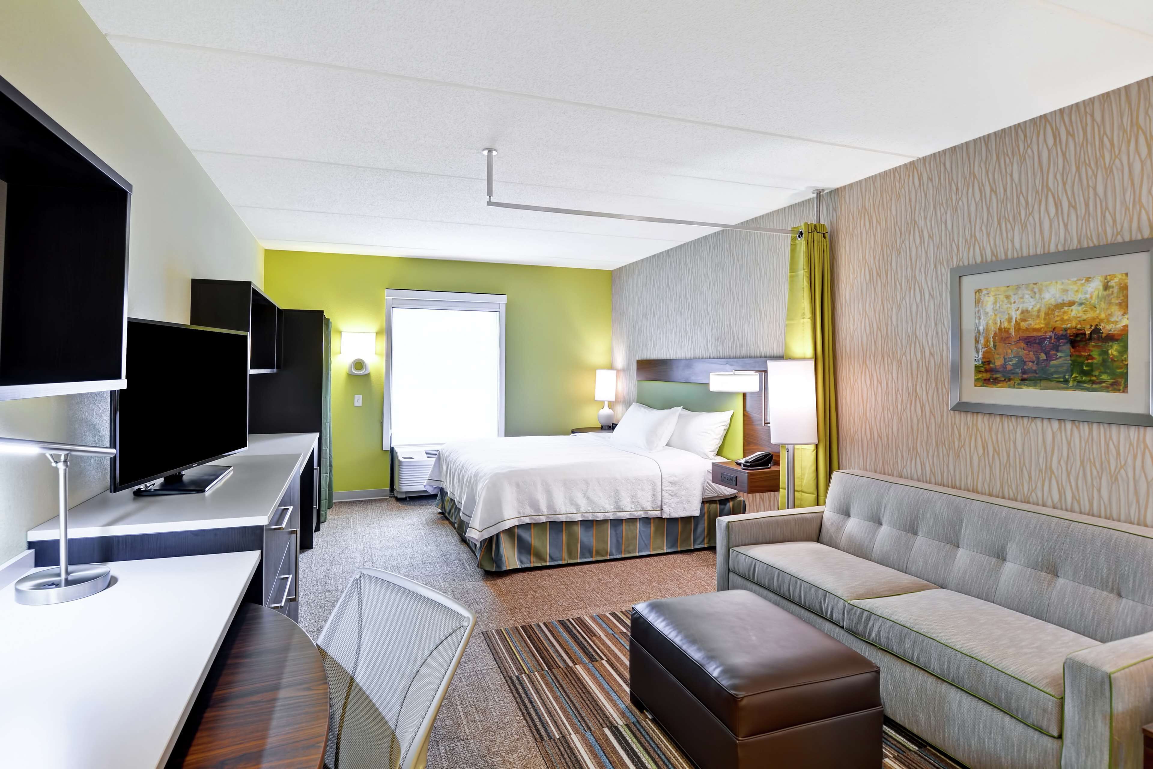 studio, 1 king bed, mountain view | blackout curtains, iron/ironing board, free wifi, bed sheets