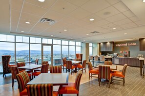 Free daily continental breakfast - Home2 Suites by Hilton Dickson City Scranton (Scranton)