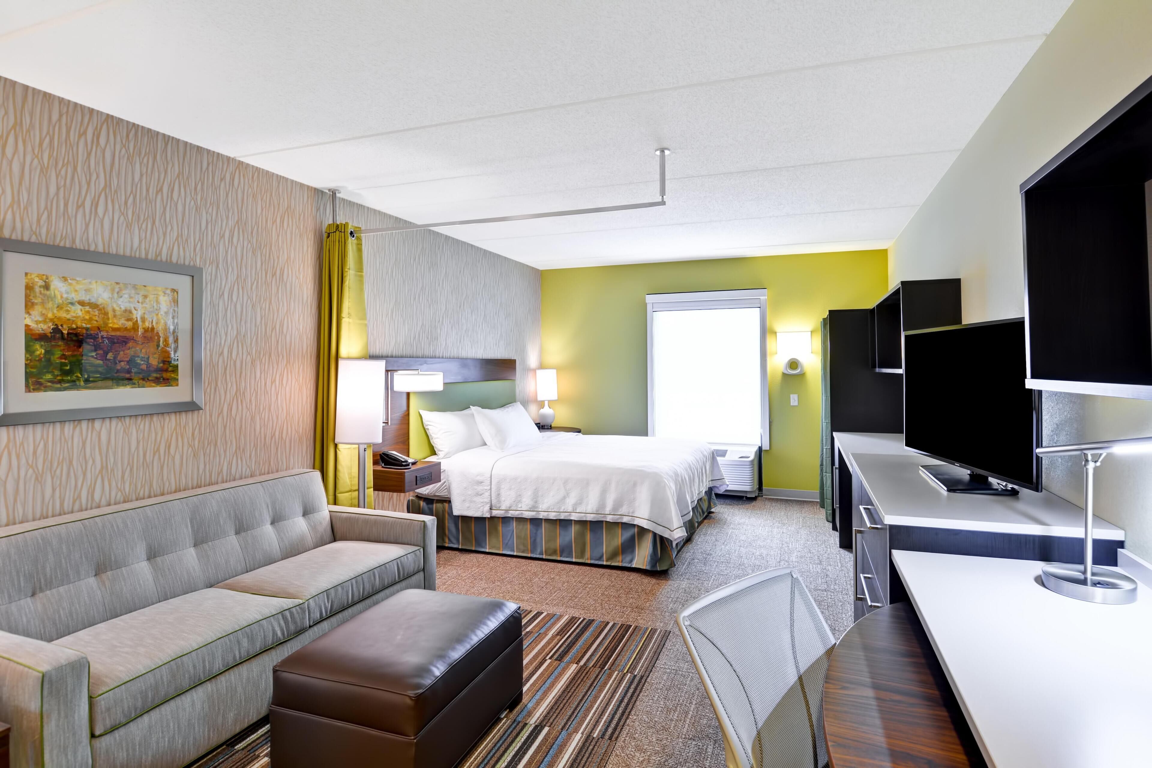 Studiosuite, 1 kingsize-seng, ikke-røyk | Blendingsgardiner, strykejern/-brett, wi-fi (inkludert) og sengetøy