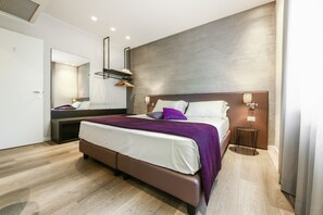 高級雙人房 | 高級寢具、書桌、手提電腦工作空間、熨斗/熨衫板