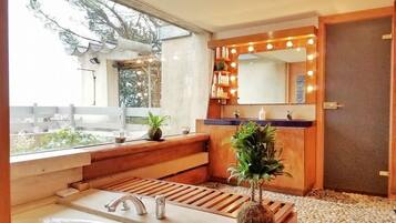 Chambre Quadruple Deluxe, salle de bains attenante