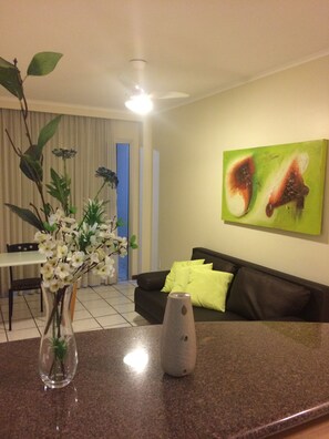 Flat-screen TV - Apart Quartier Latin Hotel (Vitoria)