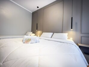 Minibar, desk, blackout drapes, iron/ironing board - Pousada Solar Viena (Gramado)