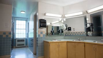 Shower, free toiletries, towels