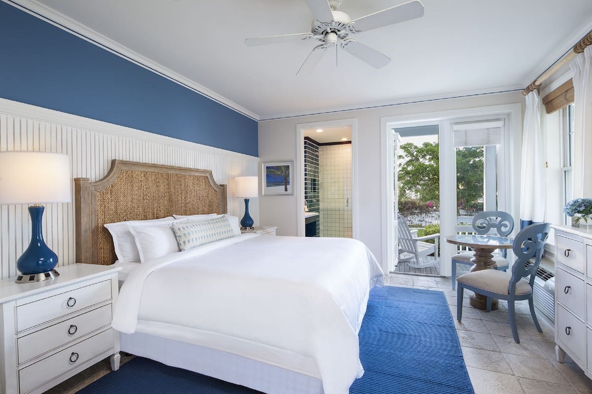 Premium bedding, Tempur-Pedic beds, minibar, in-room safe