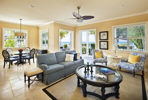 Flat-screen TV, DVD player, iPod dock - Sunset Key Cottages (Key West)