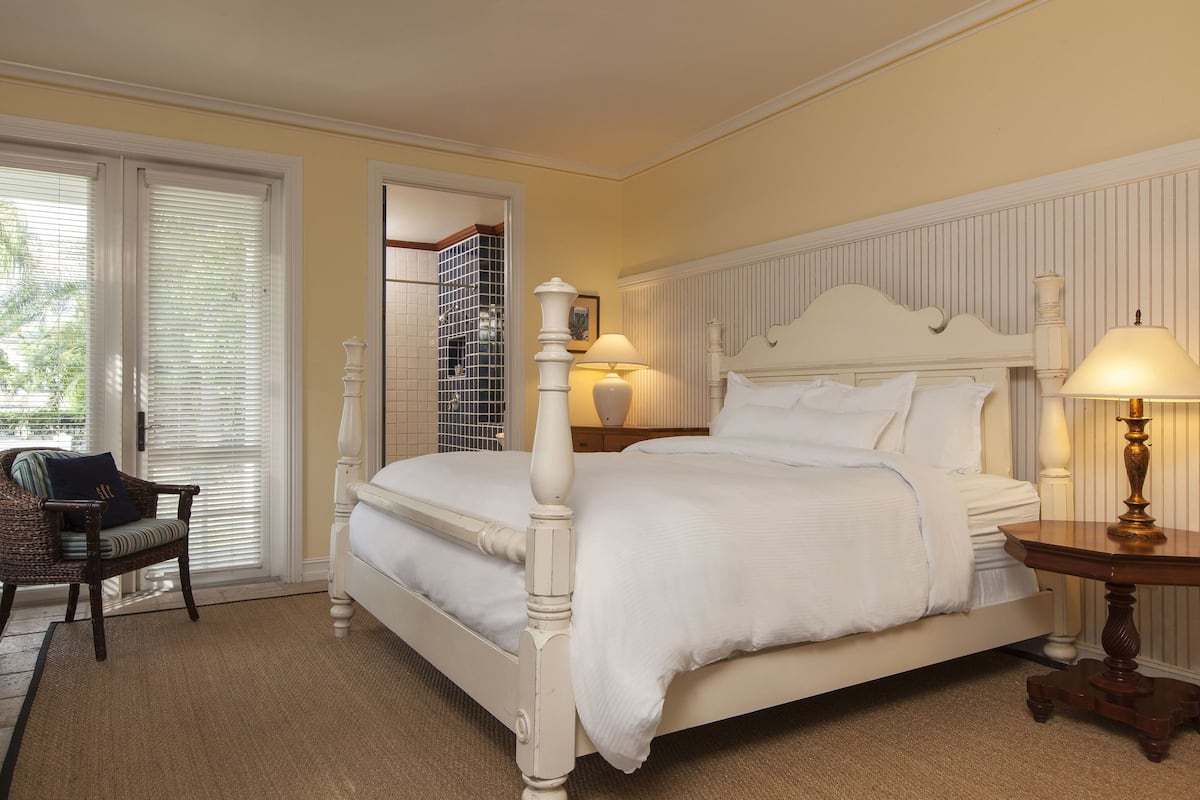 Luxe beddengoed, Tempur Pedic-bedden, een minibar, een kluis op de kamer