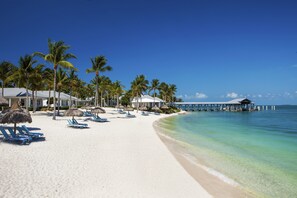 Private beach, white sand, free beach cabanas, sun-loungers - Sunset Key Cottages (Key West)