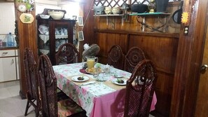 Tägliches einheimisches Frühstück gegen Gebühr