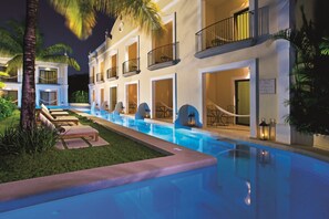 2 outdoor pools, pool umbrellas, sun loungers