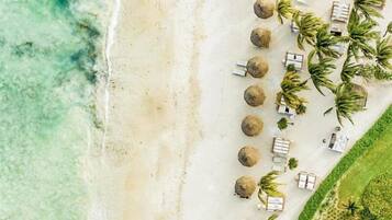 Privatstrand, weißer Sandstrand, Cabañas (kostenlos), Liegestühle