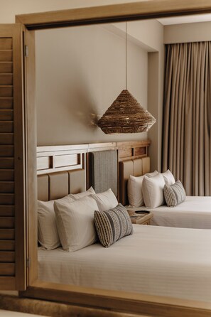 Preferred Club Ocean View Double | 浴室 | 淋浴/盆浴组合、深泡浴缸、大花洒淋浴喷头、名牌洗护用品