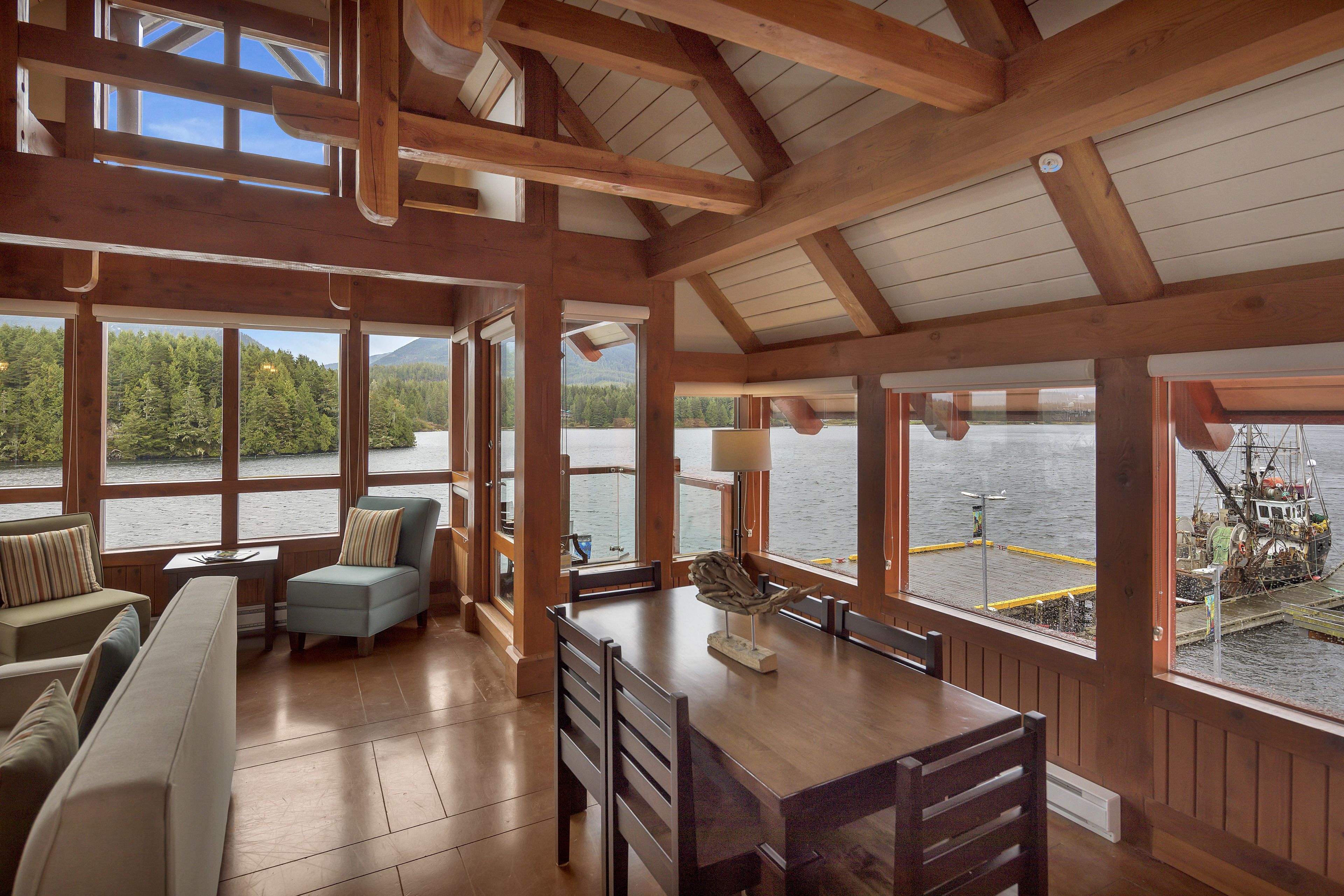 Deluxe Apartment, 1 Bedroom, Ocean View, Oceanfront (301) | In-room dining