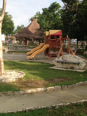 Children's play area - outdoor - Modern Apartment Riviera Maya (Puerto Morelos)