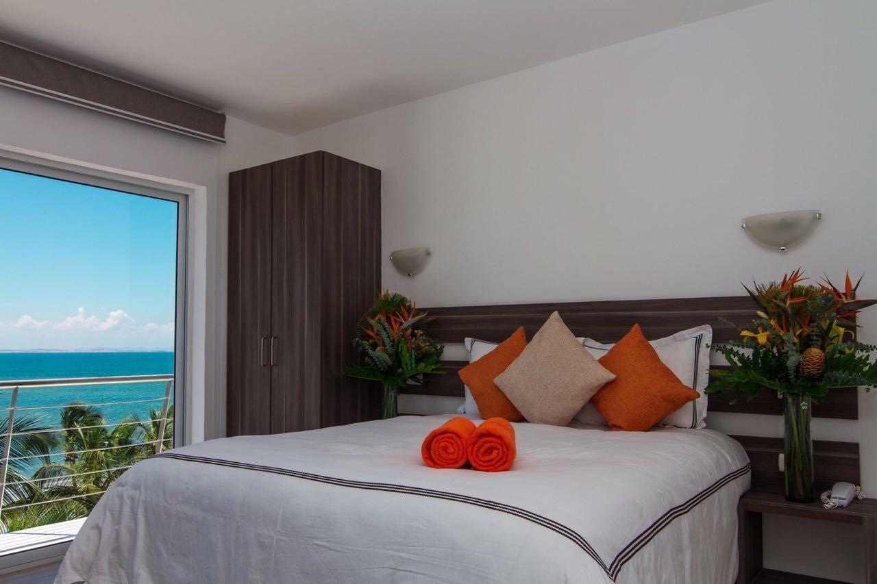 Coffres-forts dans les chambres, fer et planche à repasser