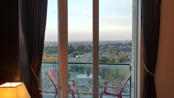 Executive Apartment, 1 Bedroom, Non Smoking, Park View | 1 bedroom, individually decorated, individually furnished