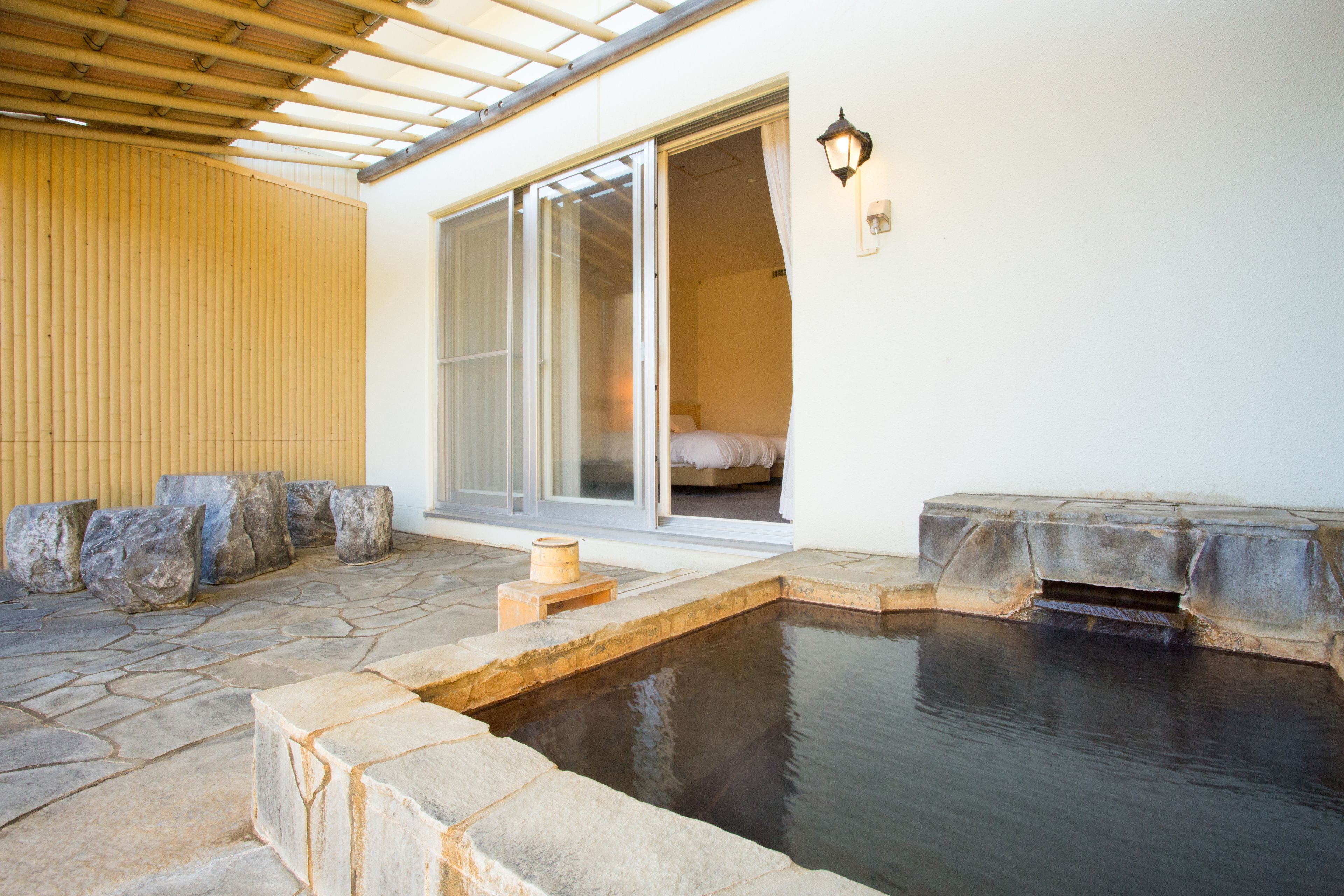 傳統客房 (Run of the House, with open-air bath) | 浴室 | 免費盥洗用品、吹風機、浴袍、拖鞋