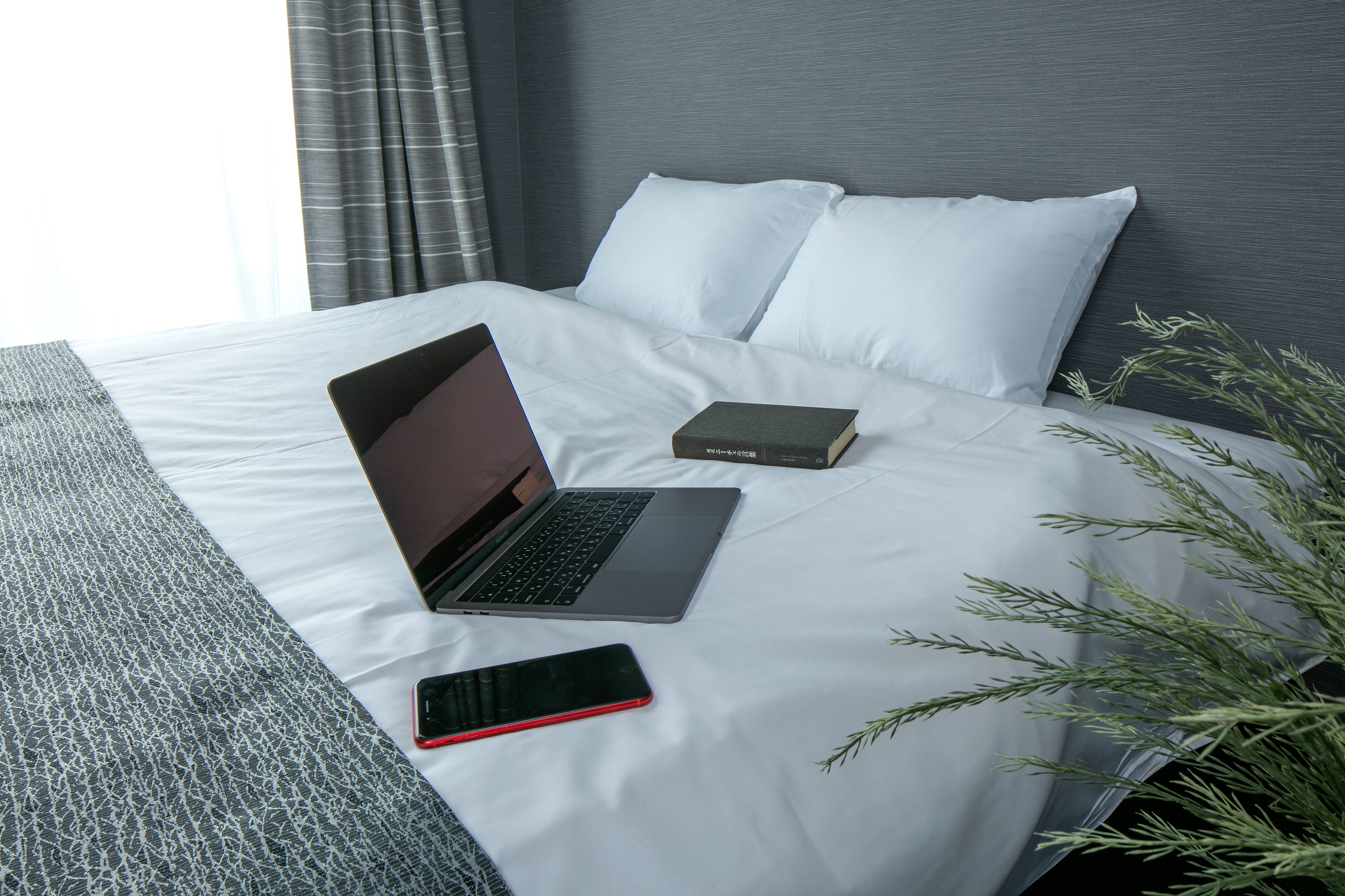 Deluxe tweepersoonskamer, 1 queensize bed | Een bureau, verduisterende gordijnen, geluiddichte muren, gratis wifi