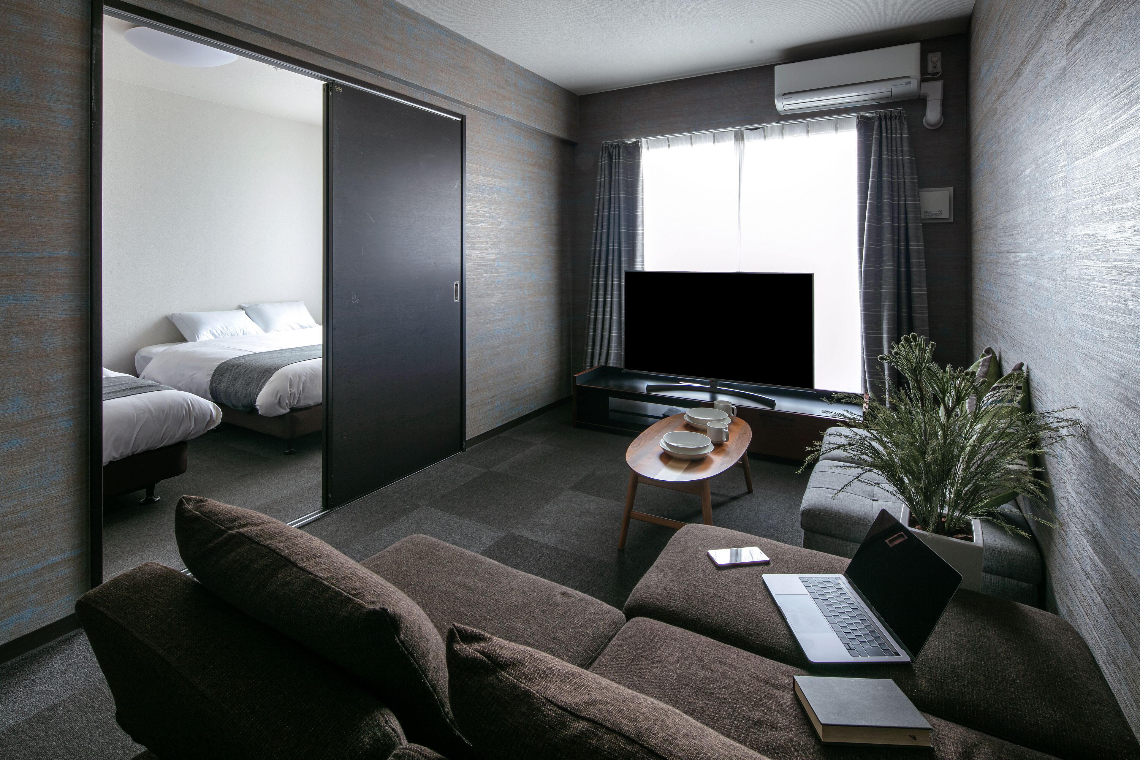 Deluxe Suite Room | Living room | TV