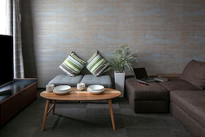 Deluxe Suite Room | Living area | TV - Randor Residence Kyoto Classic (Kyoto)