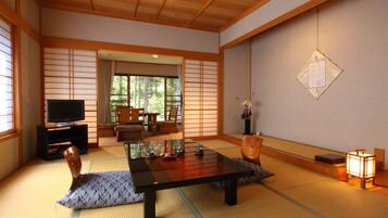 Habitación tradicional (Japanese Style) | Caja fuerte, escritorio, wifi gratis y ropa de cama