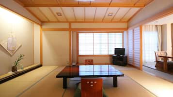 In-room safe, desk, free WiFi, bed sheets