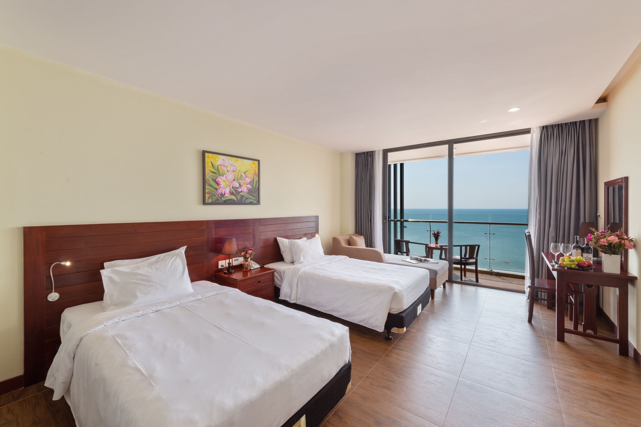 deluxe twin room, ocean view | 1 bedroom, minibar, in-room safe, desk