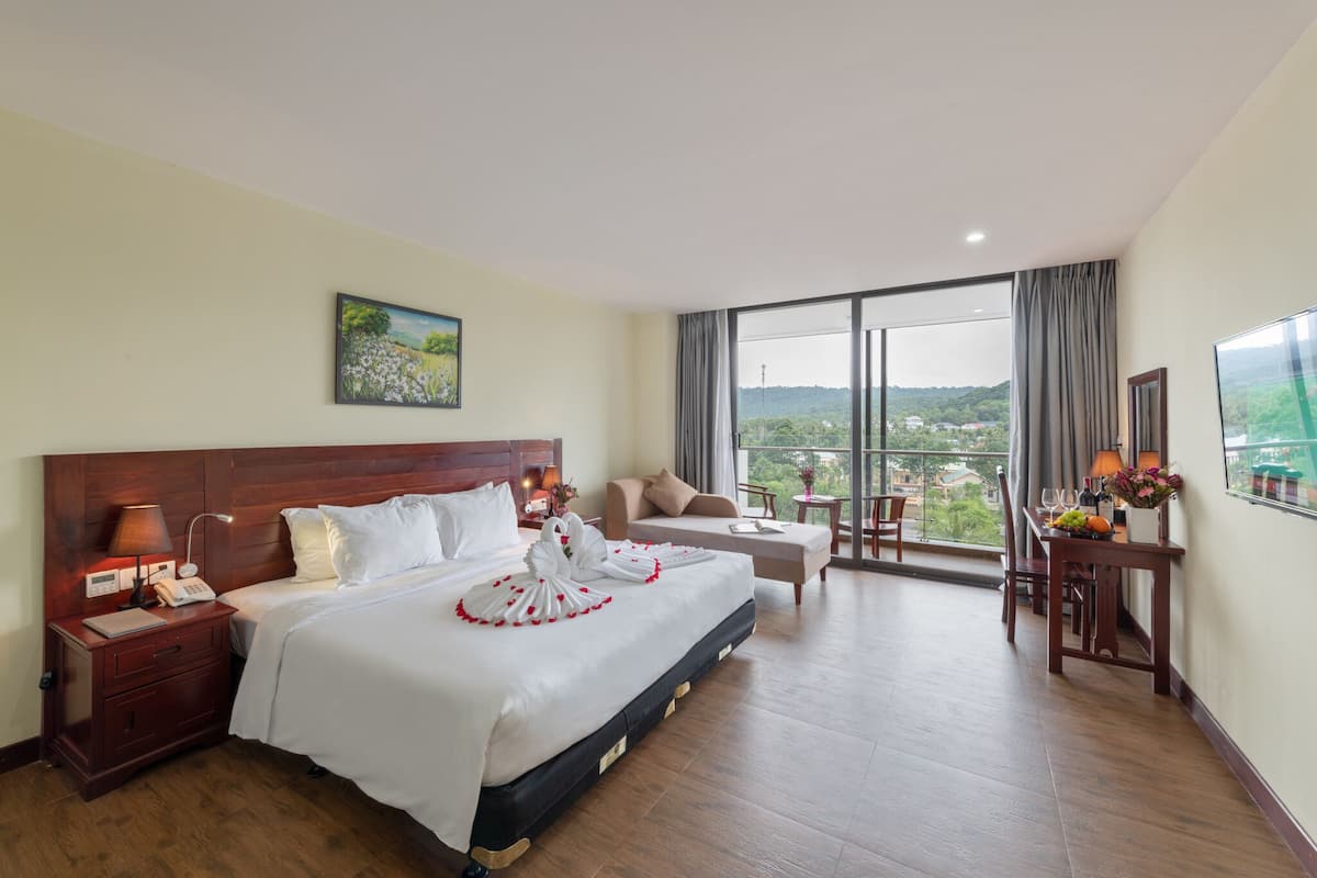 Deluxe Double or Twin Room, Hill View | Minibar, in-room safe, desk, soundproofing