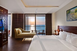 Amarin Suite | Minibar, in-room safe, desk, soundproofing - Amarin Resort & Spa Phu Quoc (Phu Quoc)