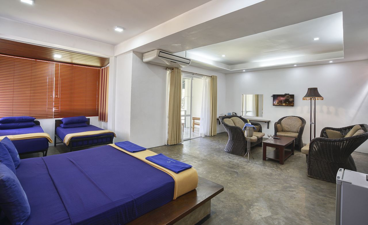 Premium bedding, minibar, desk, soundproofing