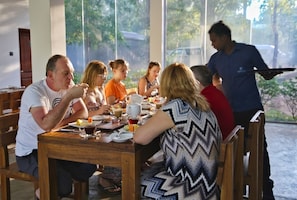 Breakfast, lunch, dinner served; local and international cuisine