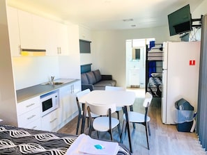 Room - Waikerie Holiday Park (Waikerie)