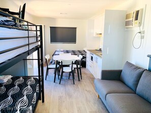 Room - Waikerie Holiday Park (Waikerie)