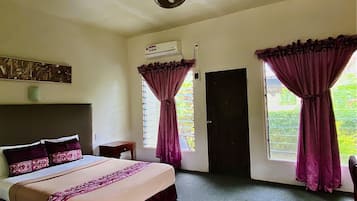 Deluxe tweepersoonskamer (A/C) | 1 slaapkamer, een bureau, gratis wifi, beddengoed