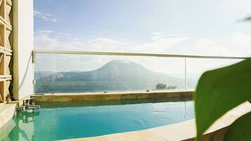 Premium Double Room, 1 King Bed, Mountain View | Terrace/patio