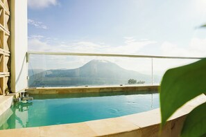 Premium Double Room, 1 King Bed, Mountain View | Terrace/patio
