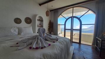 Doppia Premium, 1 letto king, vista montagna | Una scrivania, postazione laptop, Wi-Fi gratuito, lenzuola