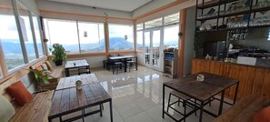 Frokost, lunsj og middag serveres, internasjonale retter 