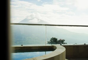 Habitación doble Premium, 1 cama King size, vista a la montaña | Escritorio, espacio para trabajar con laptop y wifi gratis 